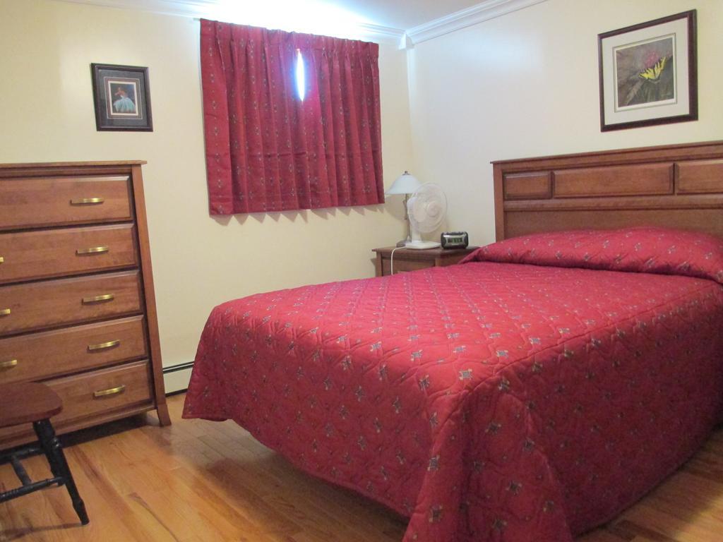 Comerford'S Ocean View Suites Holyrood Room photo